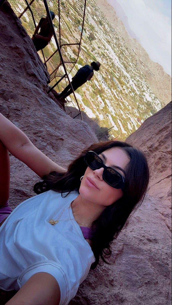 mia_sweitz image ~ Altpins