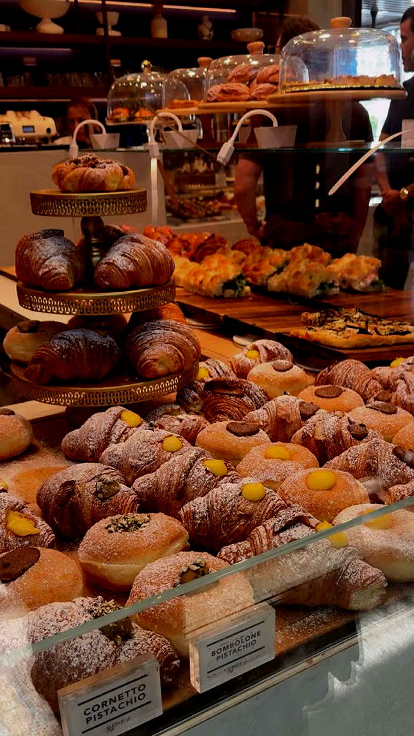 mia_sweitz image ~ Altpins