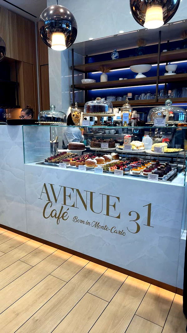 mia_sweitz image ~ Altpins