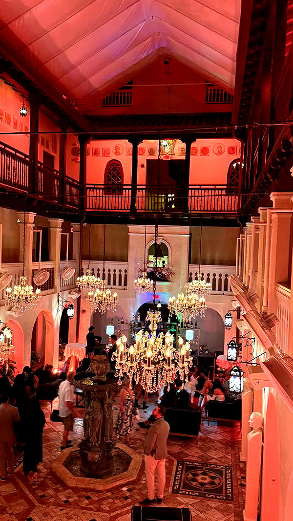 mia_sweitz image ~ Altpins