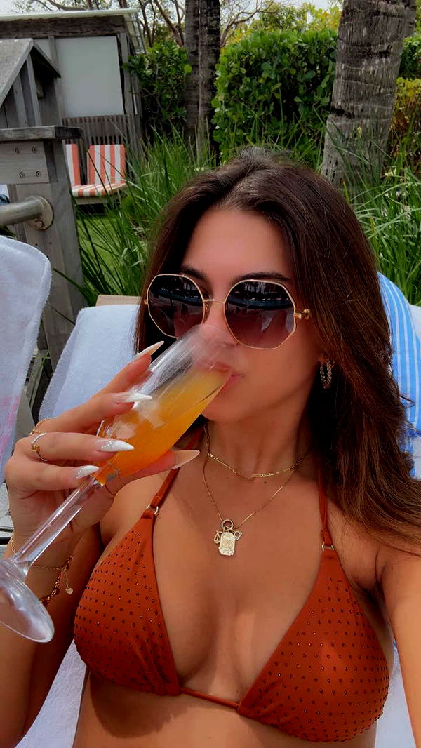 mia_sweitz image ~ Altpins