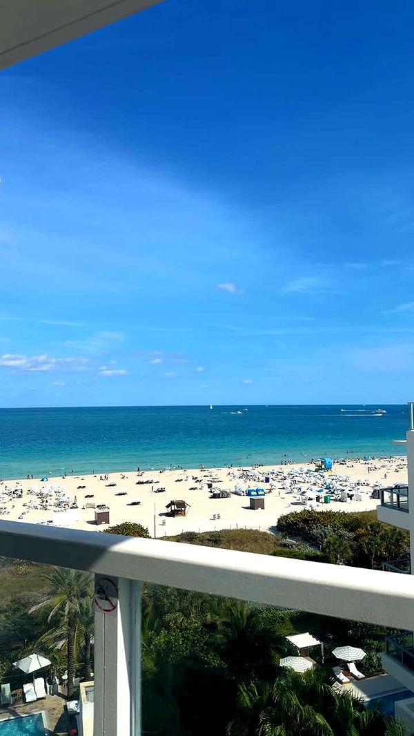 mia_sweitz image ~ Altpins