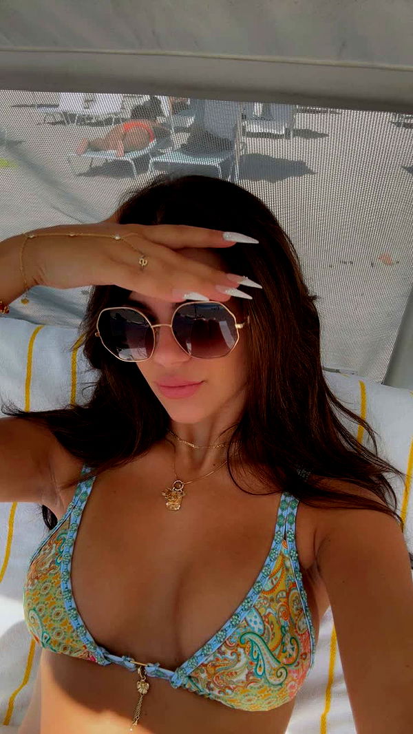 mia_sweitz image ~ Altpins