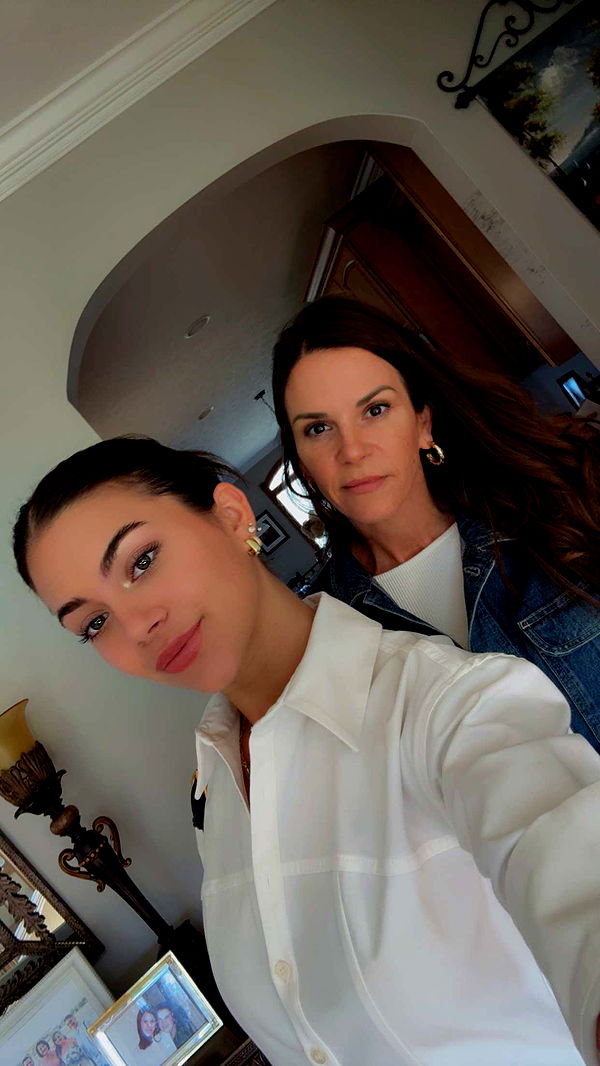 mia_sweitz image ~ Altpins