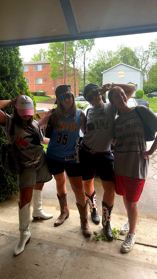 mia_sweitz image ~ Altpins