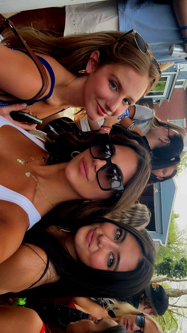 mia_sweitz image ~ Altpins