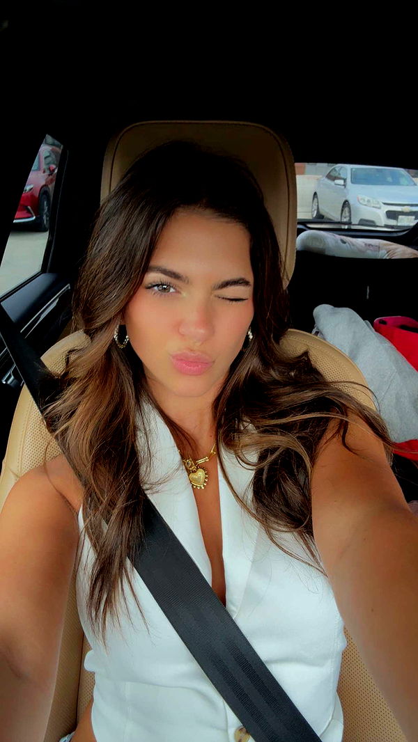 mia_sweitz image ~ Altpins