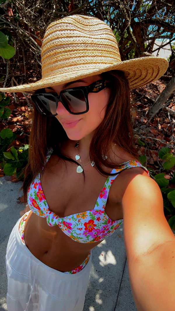 mia_sweitz image ~ Altpins