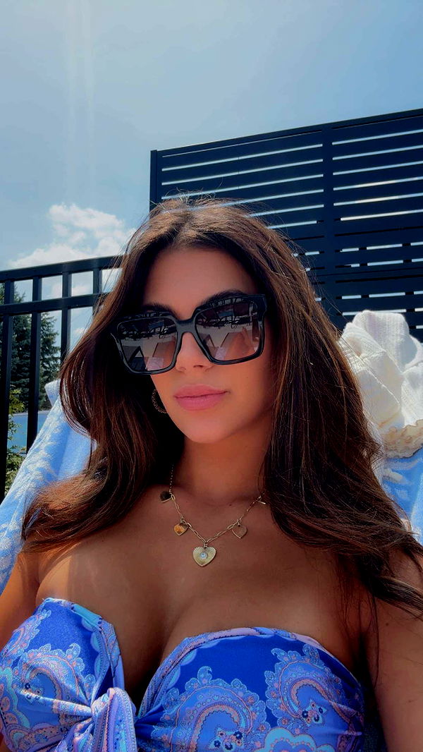 mia_sweitz image ~ Altpins