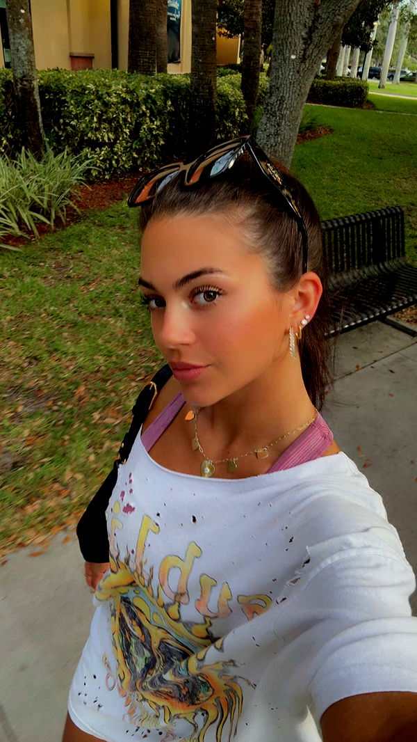 mia_sweitz image ~ Altpins