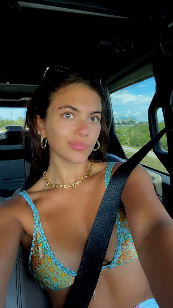 mia_sweitz image ~ Altpins