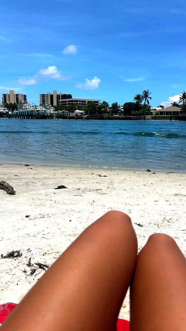 mia_sweitz image ~ Altpins