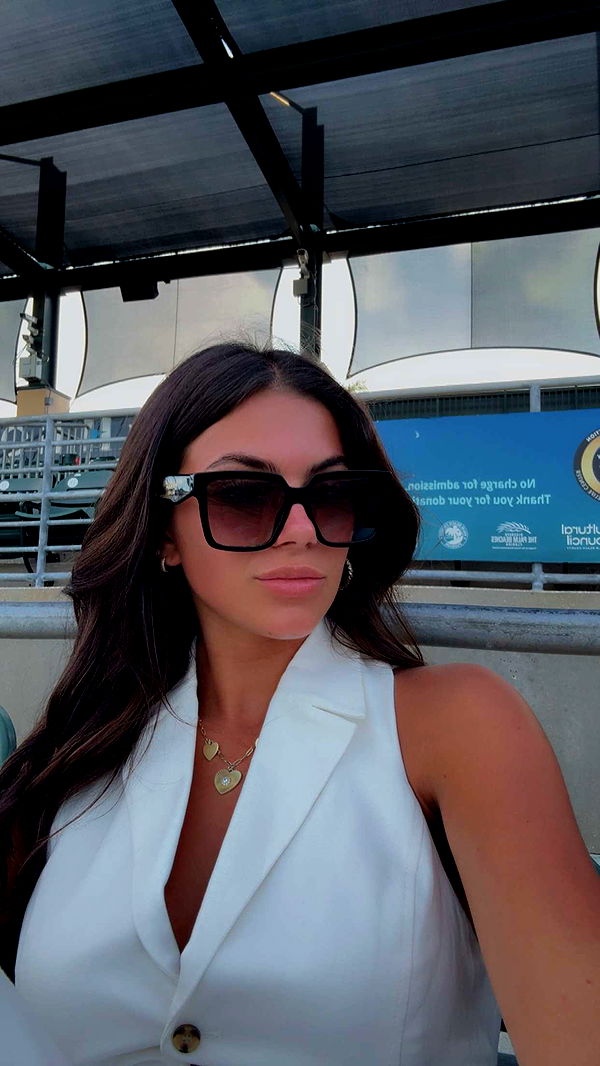 mia_sweitz image ~ Altpins