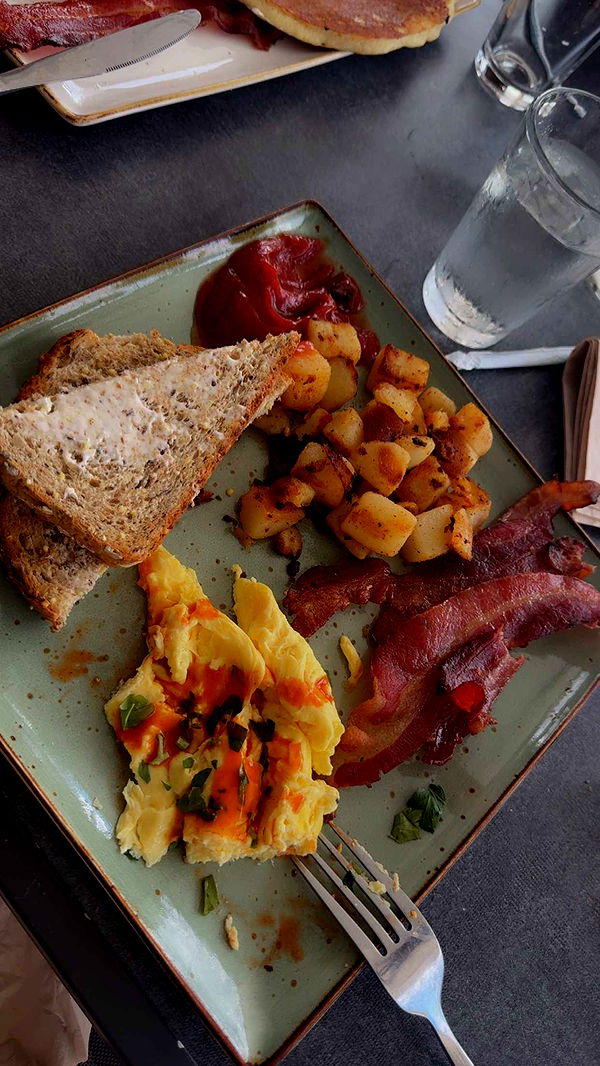 mia_sweitz image ~ Altpins