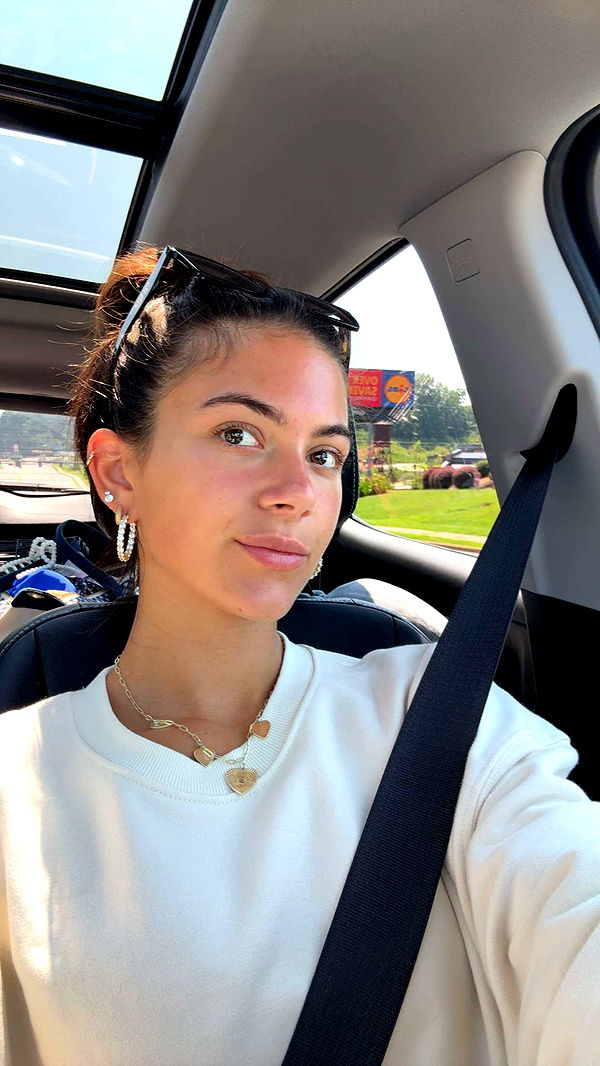 mia_sweitz image ~ Altpins