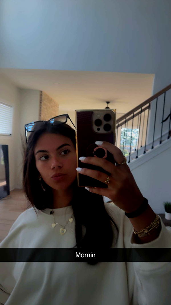 mia_sweitz image ~ Altpins