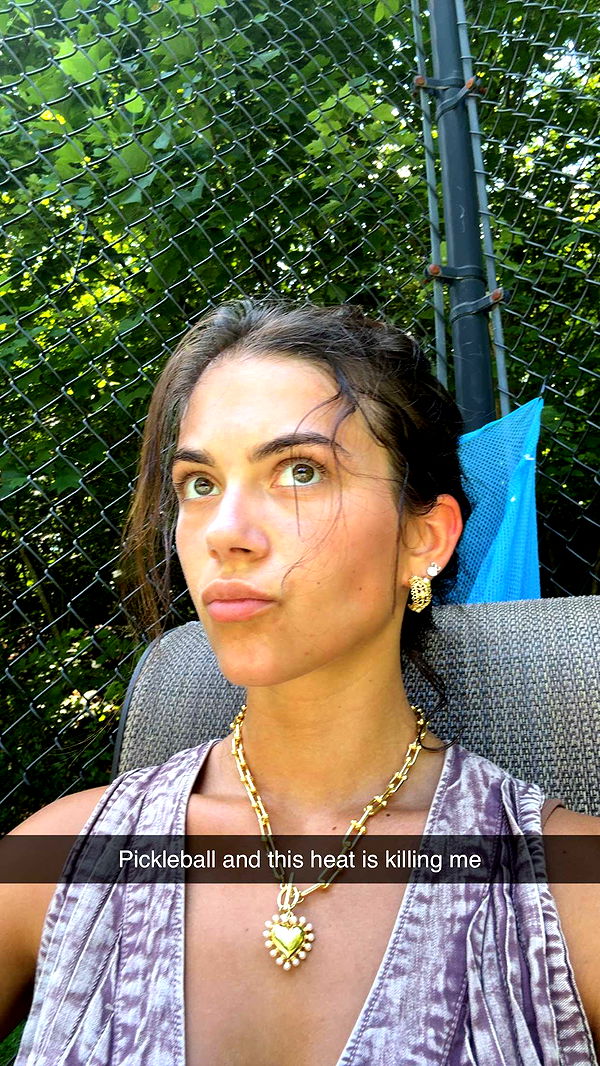 mia_sweitz image ~ Altpins