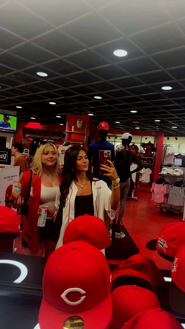 mia_sweitz image ~ Altpins