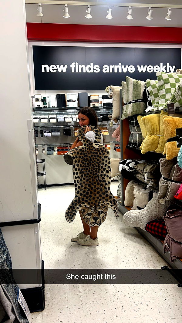 mia_sweitz image ~ Altpins