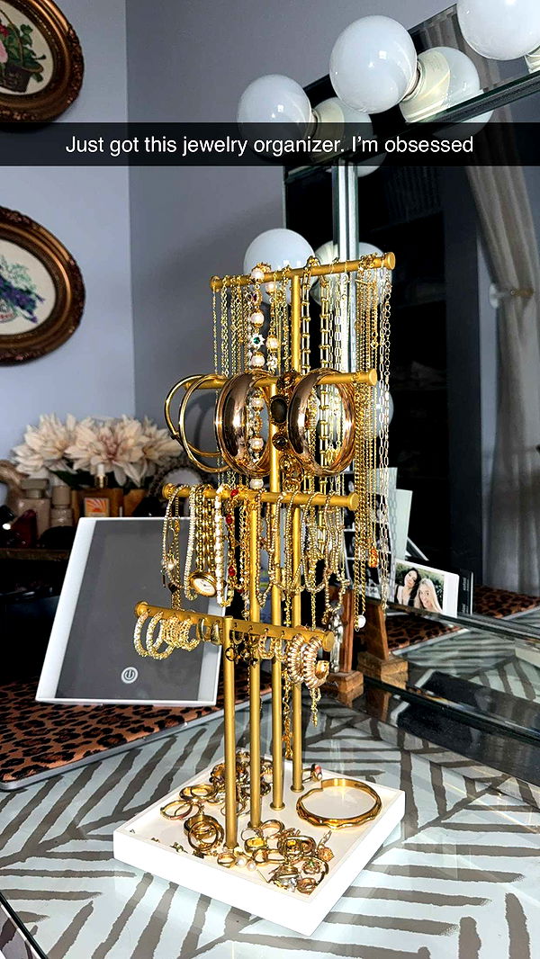 mia_sweitz image ~ Altpins