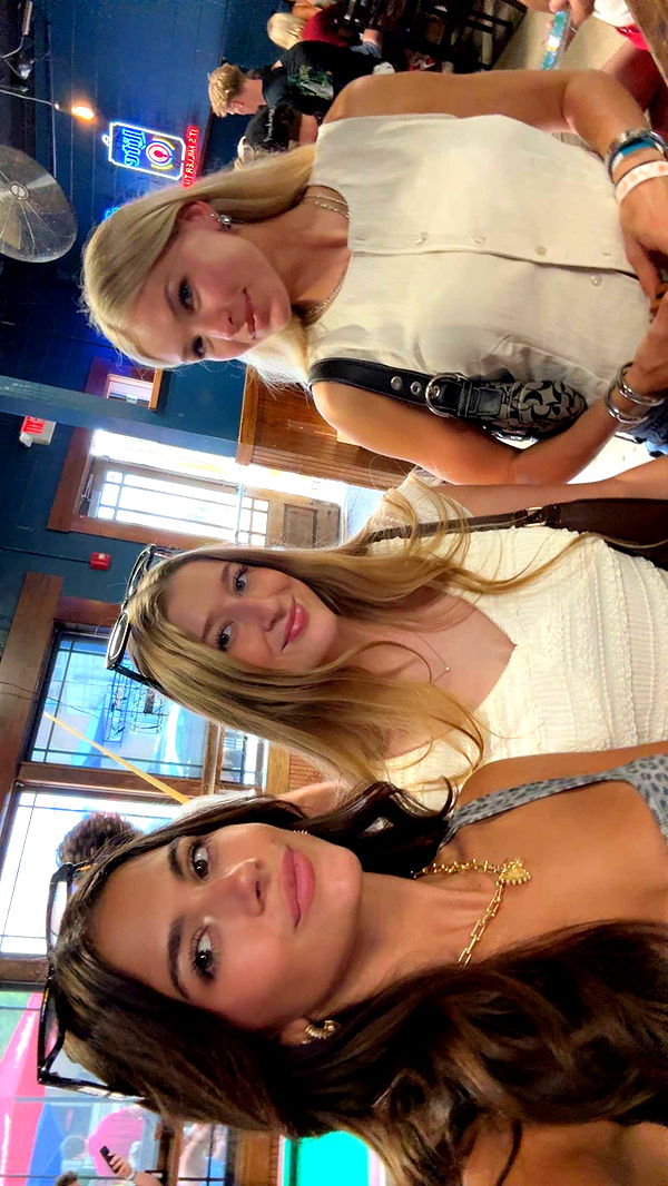 mia_sweitz image ~ Altpins