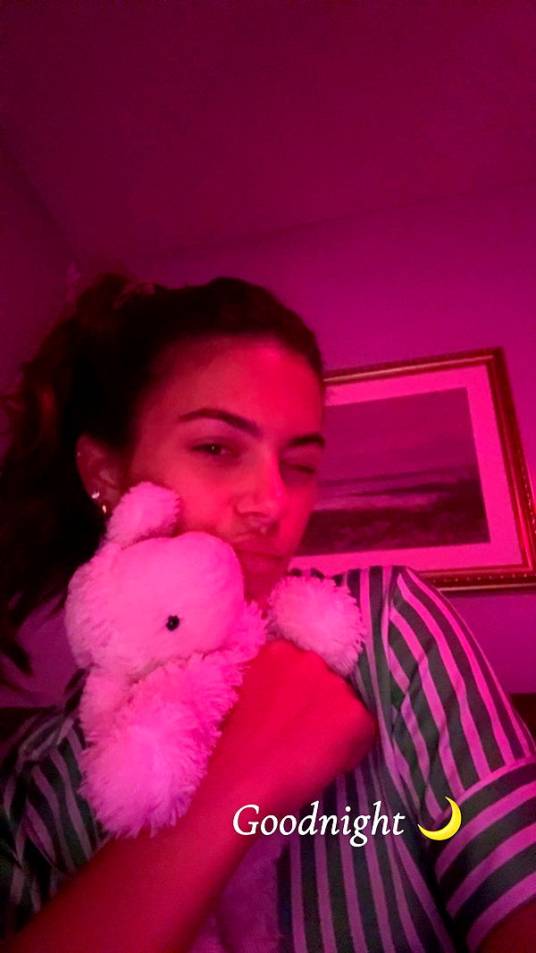 mia_sweitz image ~ Altpins