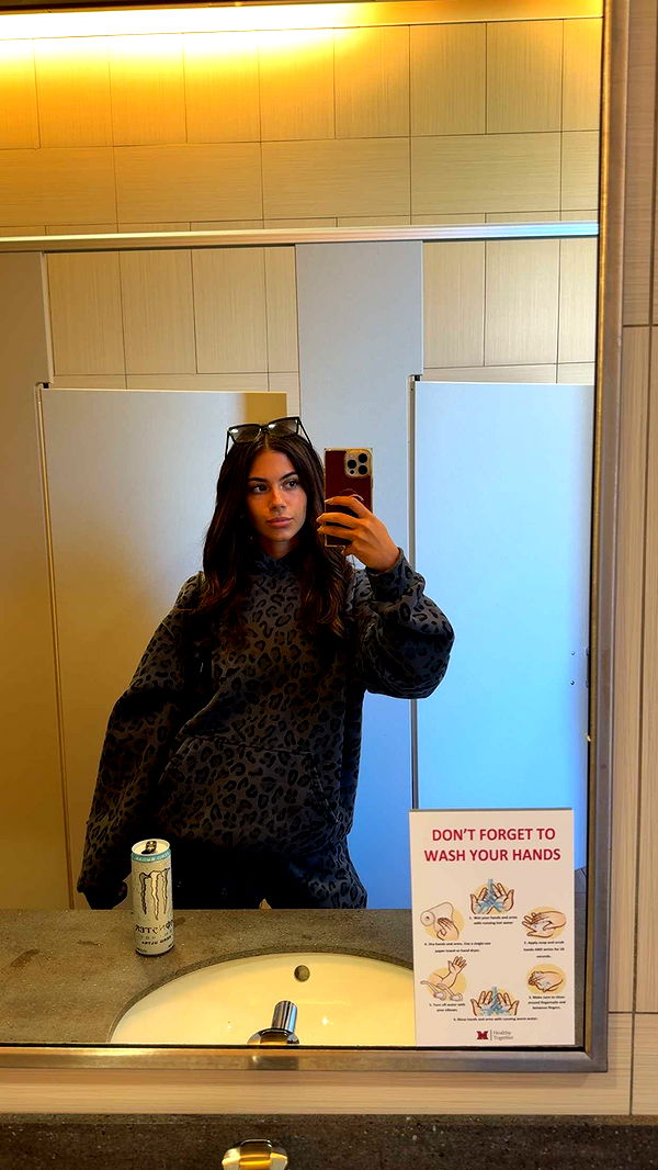 mia_sweitz image ~ Altpins