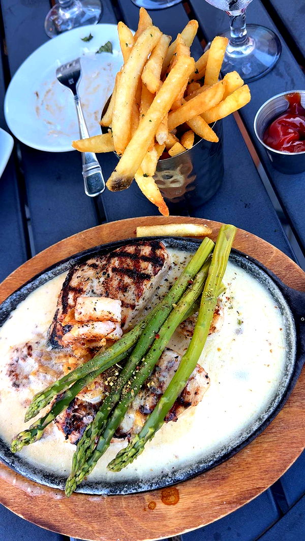 mia_sweitz image ~ Altpins