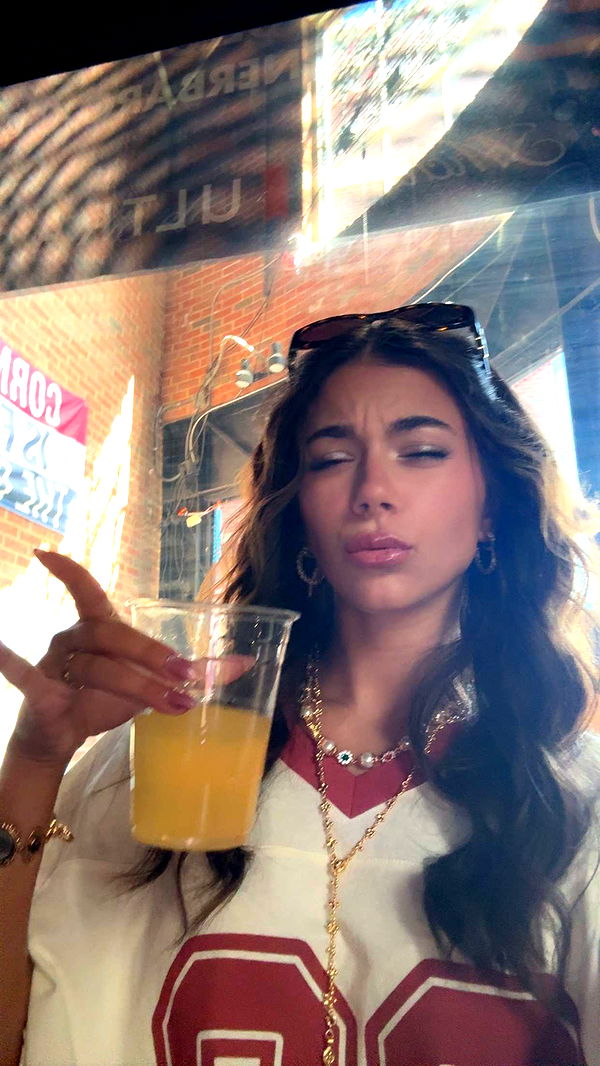 mia_sweitz image ~ Altpins