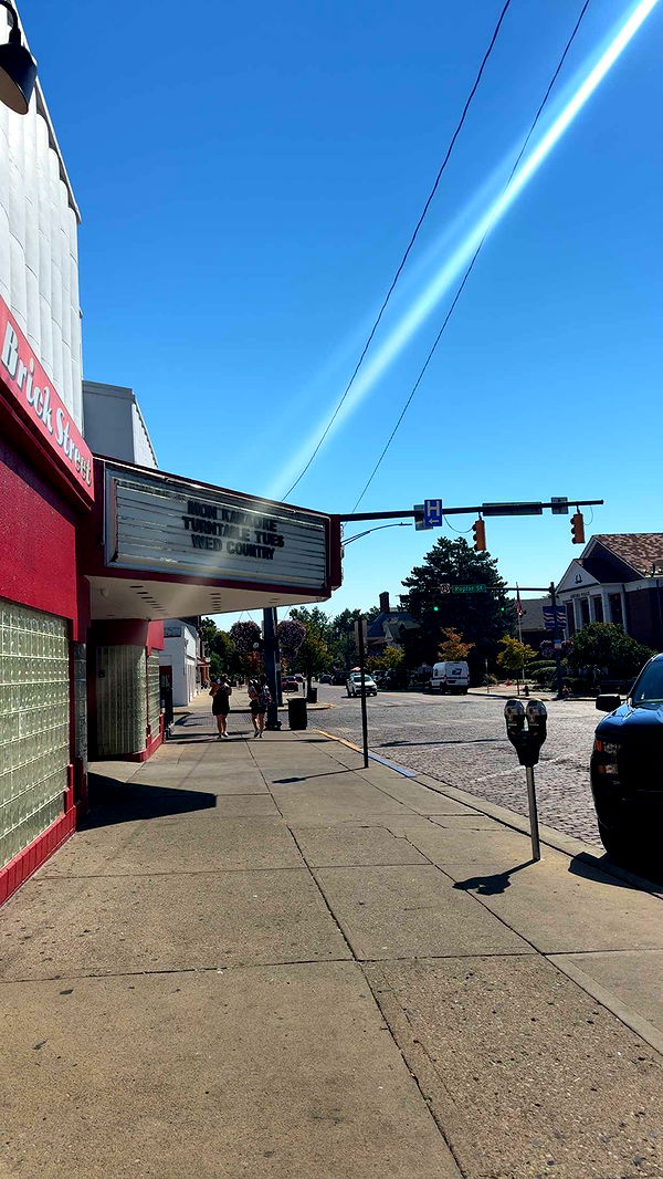 mia_sweitz image ~ Altpins