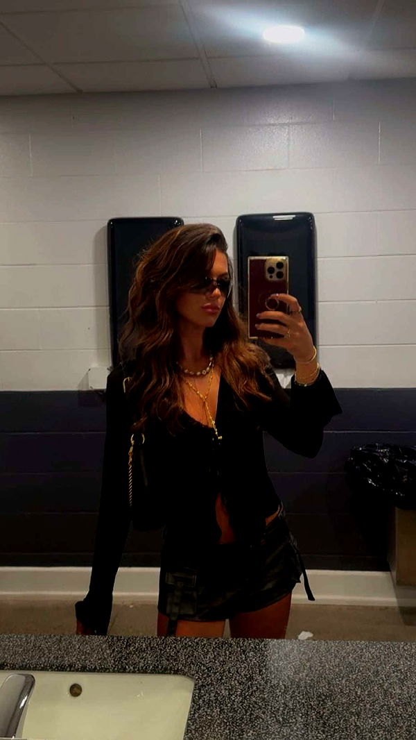 mia_sweitz image ~ Altpins