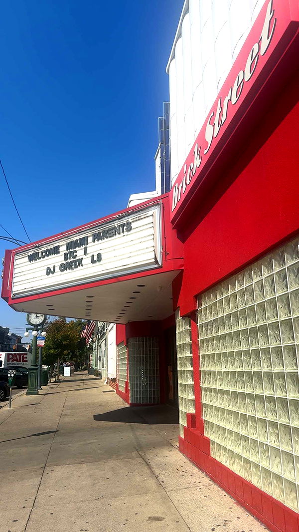 mia_sweitz image ~ Altpins