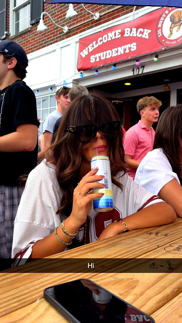 mia_sweitz image ~ Altpins