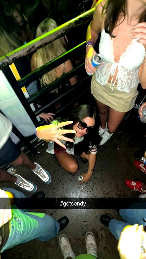 mia_sweitz image ~ Altpins