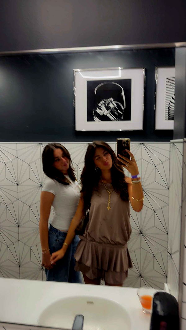 mia_sweitz image ~ Altpins