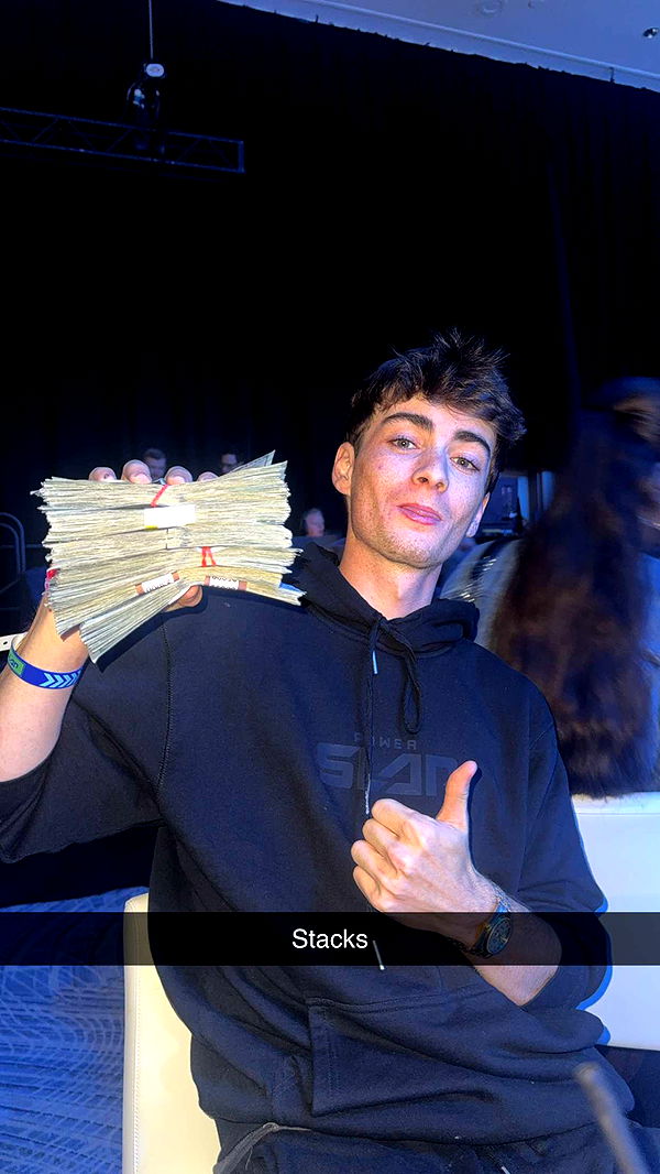 mia_sweitz image ~ Altpins