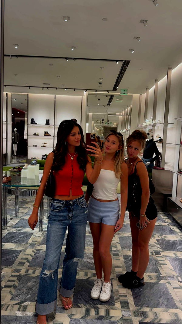 mia_sweitz image ~ Altpins