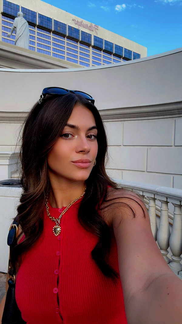 mia_sweitz image ~ Altpins