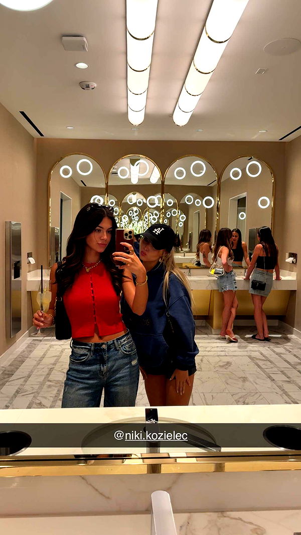 mia_sweitz image ~ Altpins