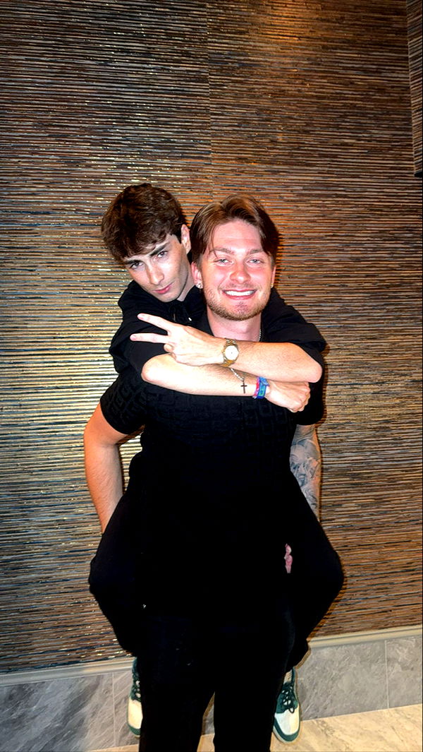 mia_sweitz image ~ Altpins