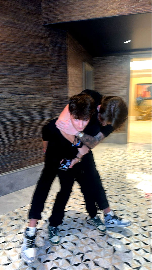 mia_sweitz image ~ Altpins