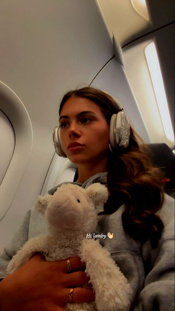 mia_sweitz image ~ Altpins