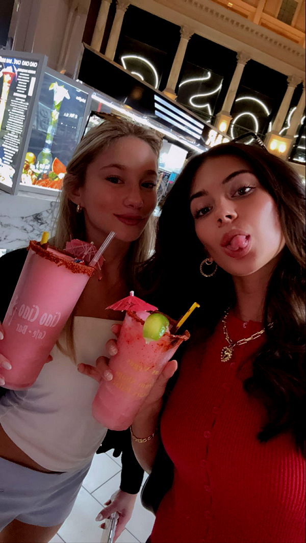 mia_sweitz image ~ Altpins