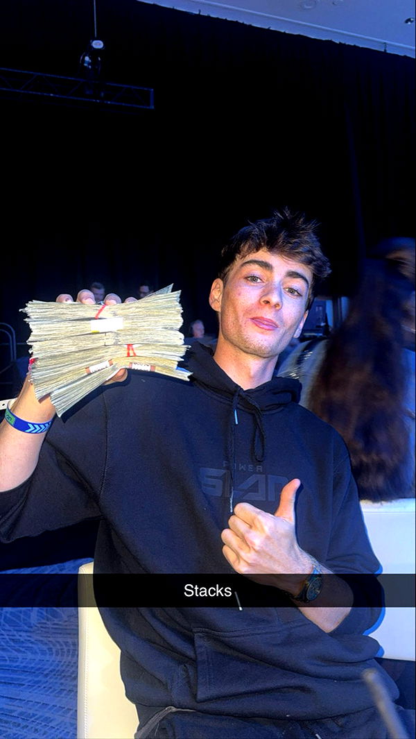 mia_sweitz image ~ Altpins