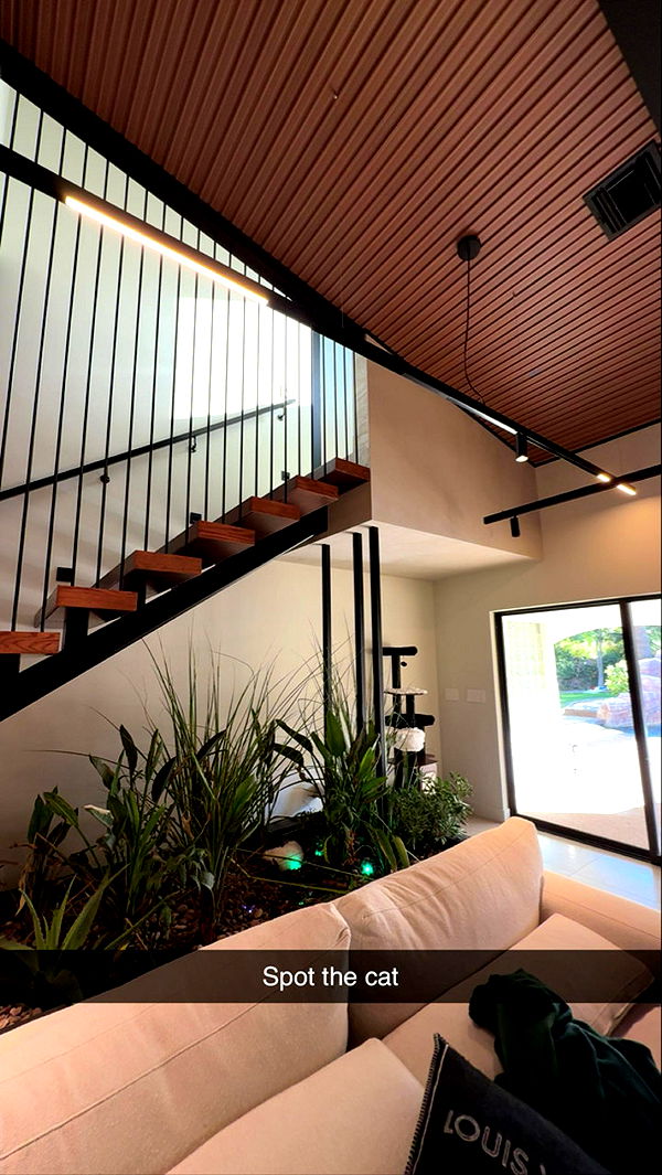 mia_sweitz image ~ Altpins