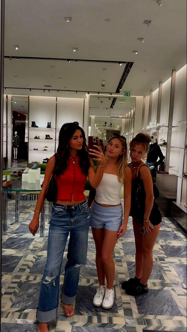 mia_sweitz image ~ Altpins