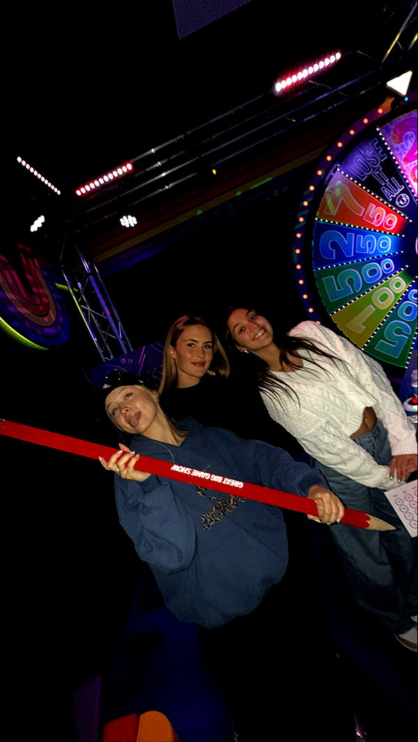 mia_sweitz image ~ Altpins