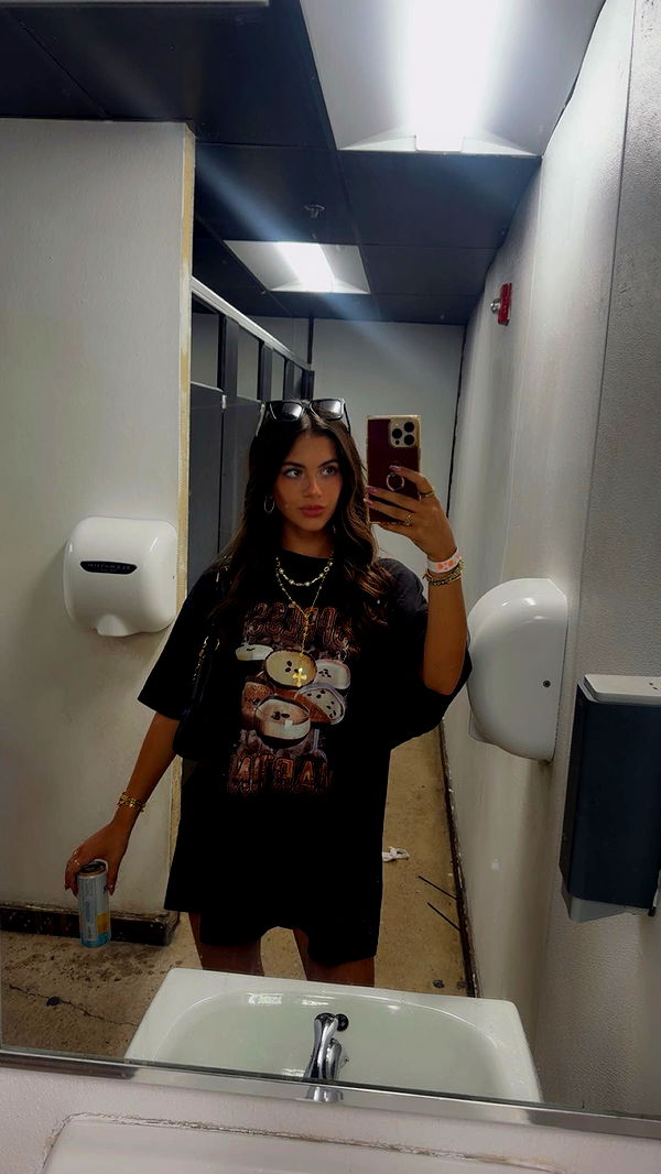 mia_sweitz image ~ Altpins