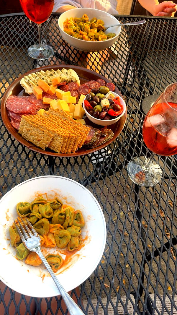 mia_sweitz image ~ Altpins