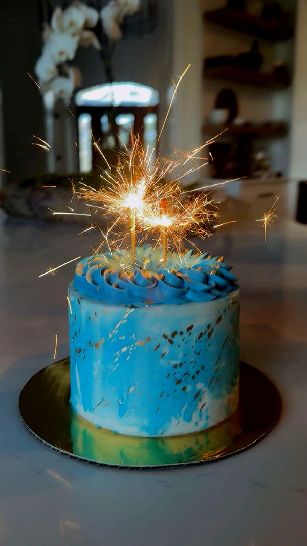 mia_sweitz image ~ Altpins